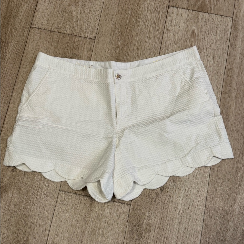 Lilly Pulitzer White Scalloped Hem Shorts NWOT